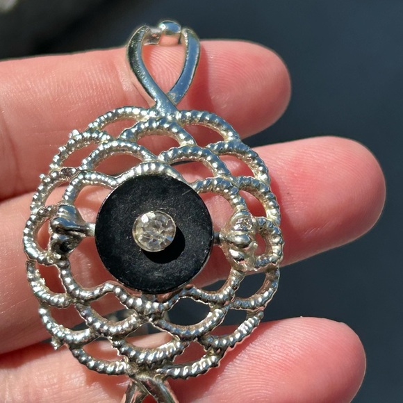 4/$100 Elegant Silver and Black Bracelet 5th avenue 6.5 inches 🙋♀️ - Picture 6 of 7